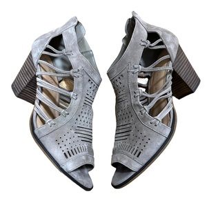 Bella Vita Gray Suede Cage Sz 9W fit loose if you don’t normally wear wide.